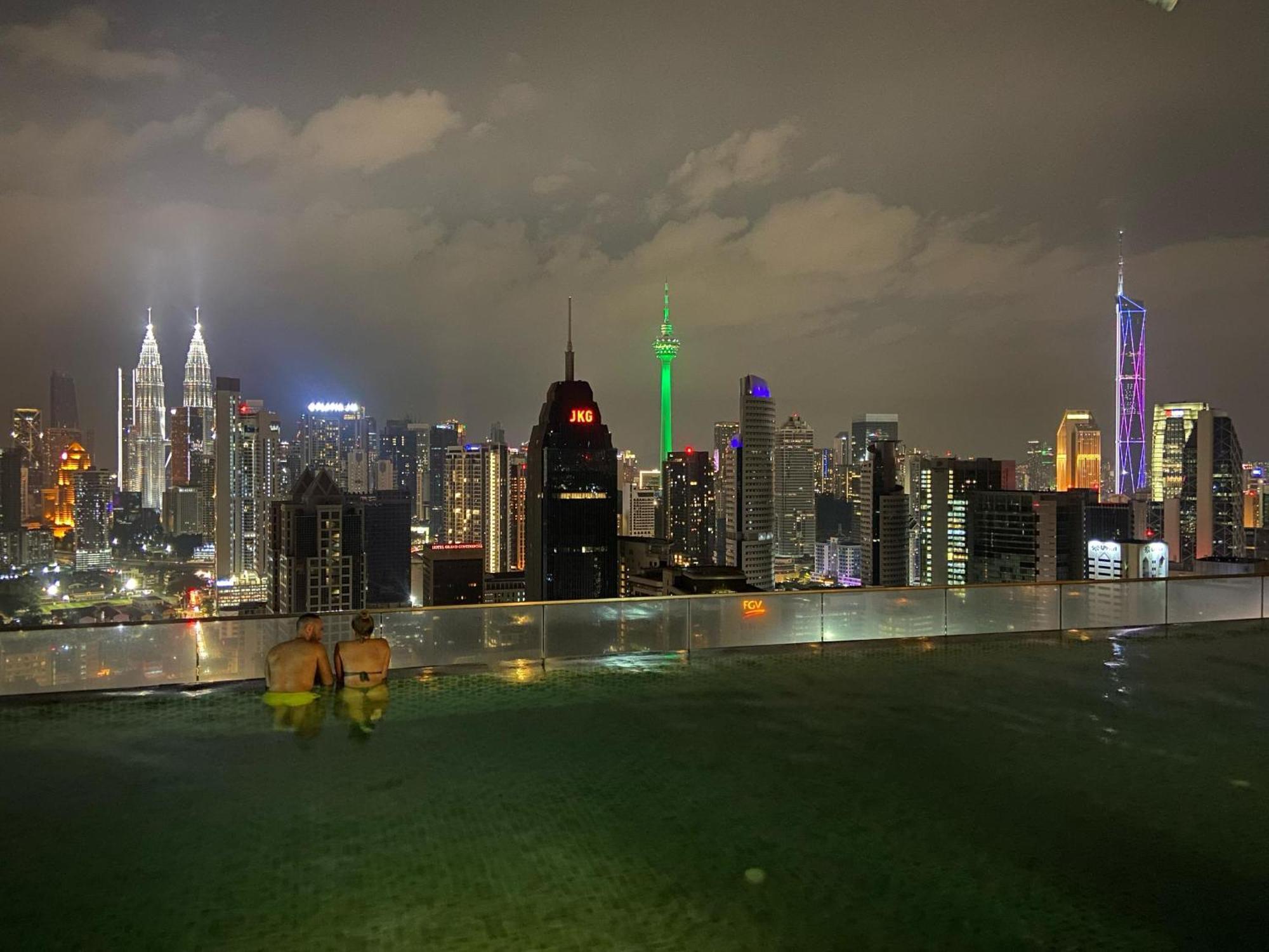 Asrama Celestial Heights Featuring Infinity Skypool