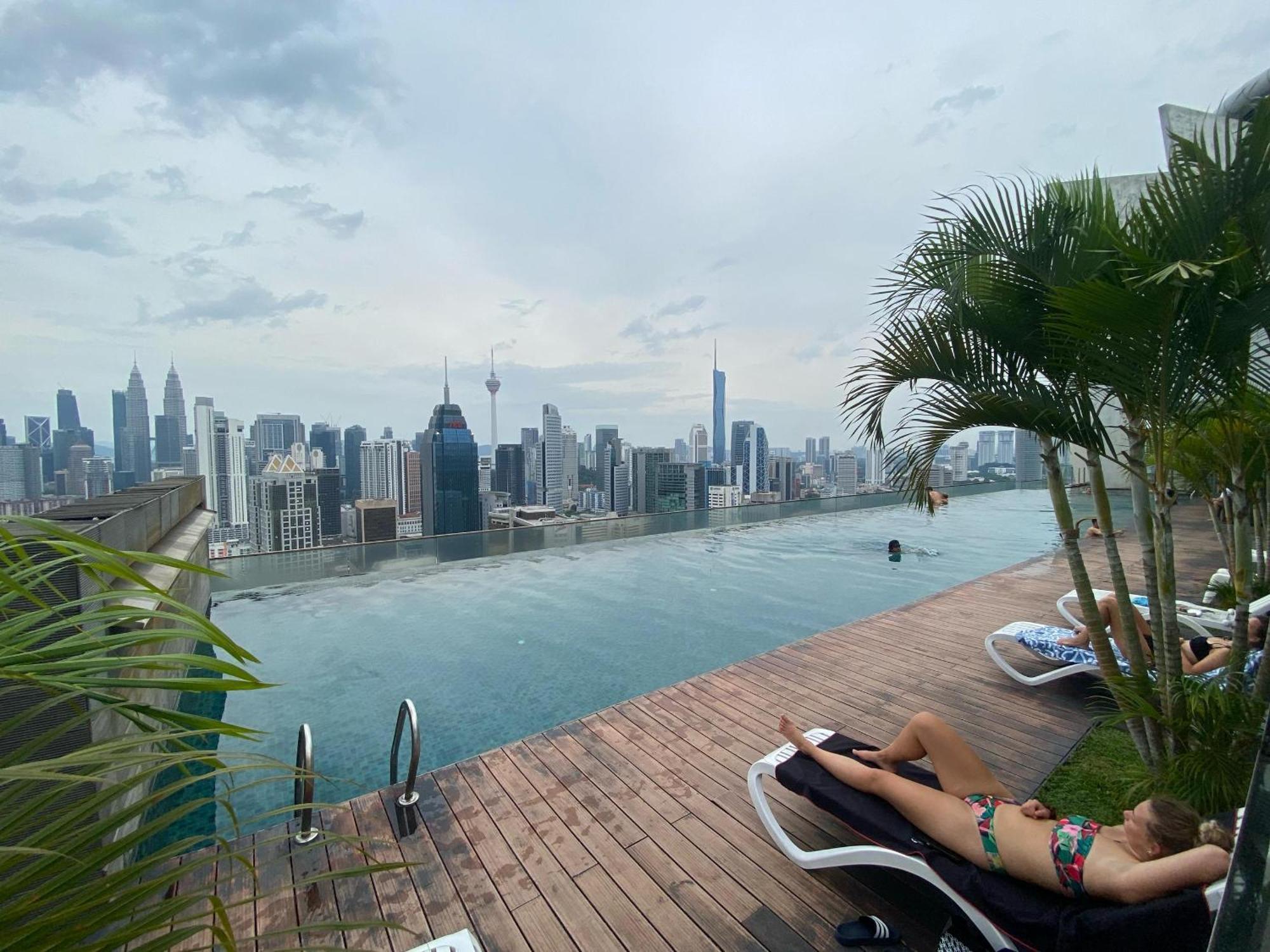 Asrama Celestial Heights Featuring Infinity Skypool